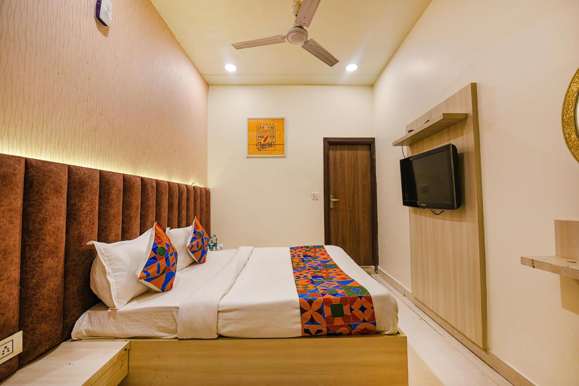 Hotel Fabexpress Seven Heaven Nuova Delhi Esterno foto