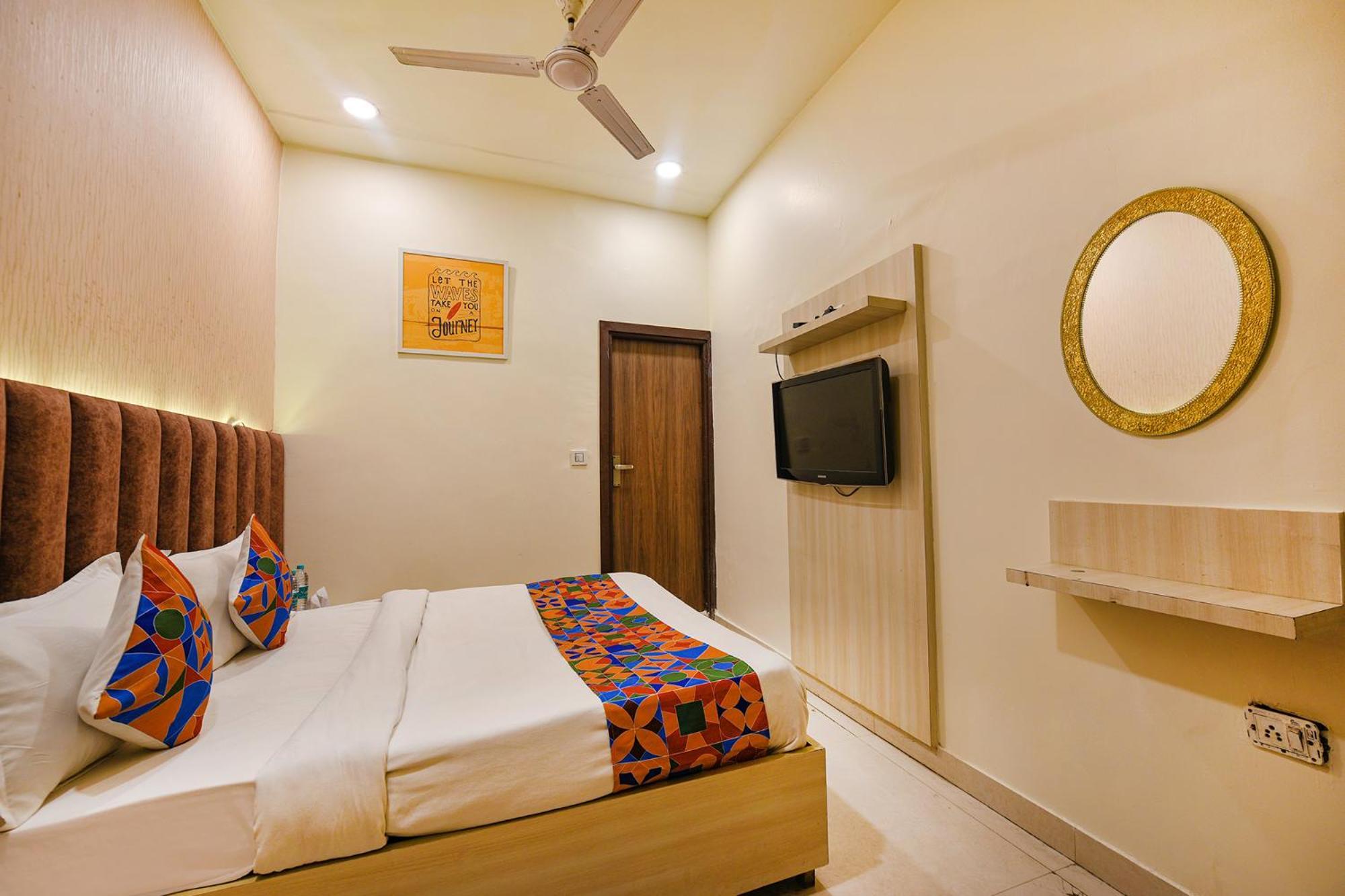 Hotel Fabexpress Seven Heaven Nuova Delhi Esterno foto