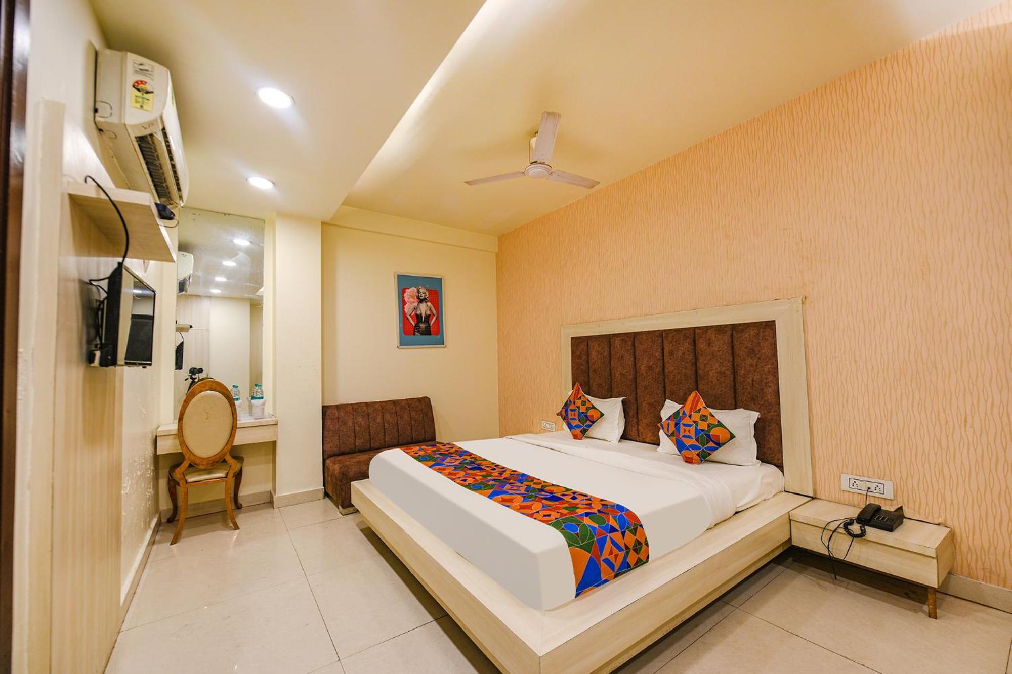 Hotel Fabexpress Seven Heaven Nuova Delhi Esterno foto