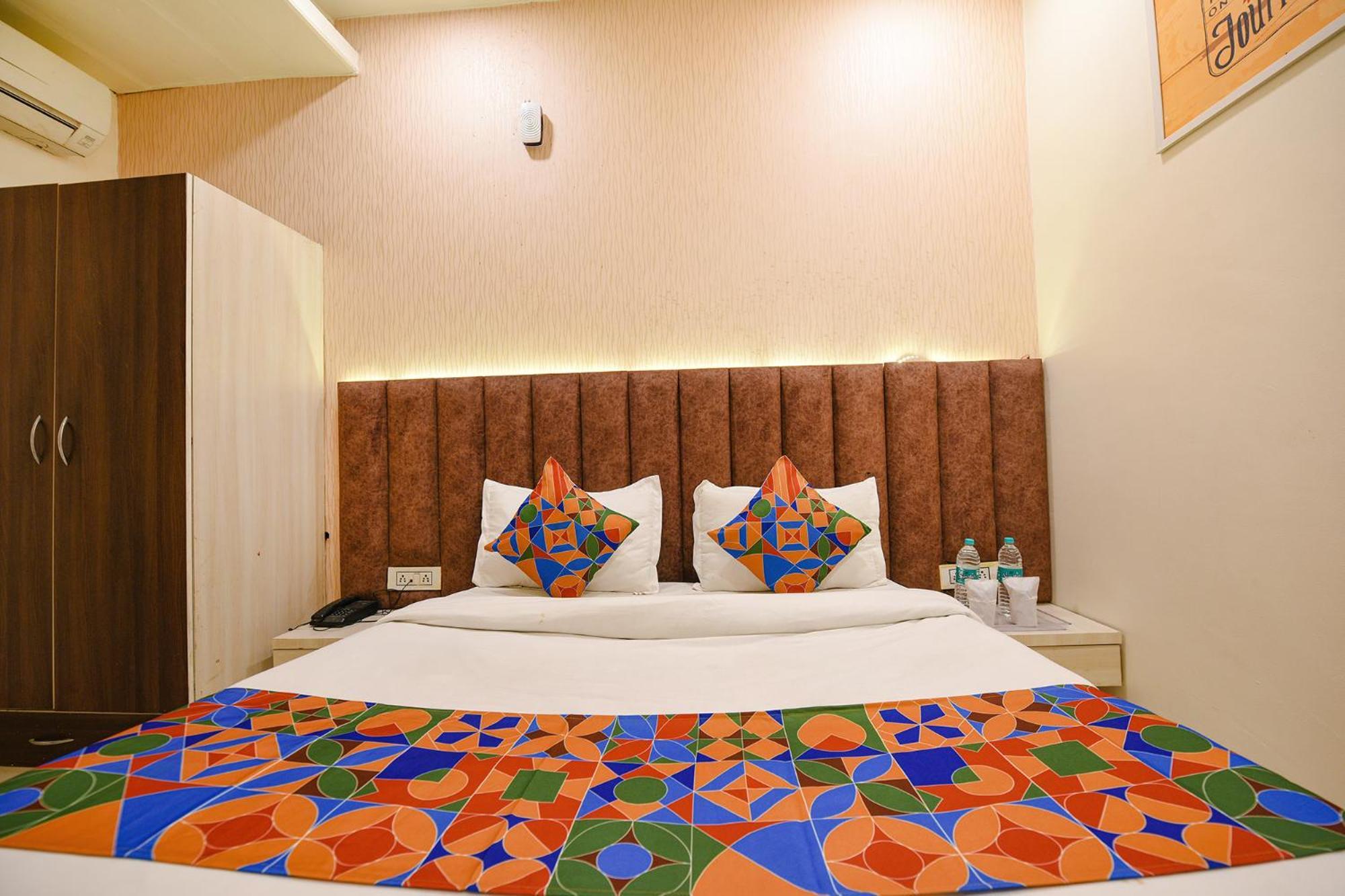 Hotel Fabexpress Seven Heaven Nuova Delhi Esterno foto