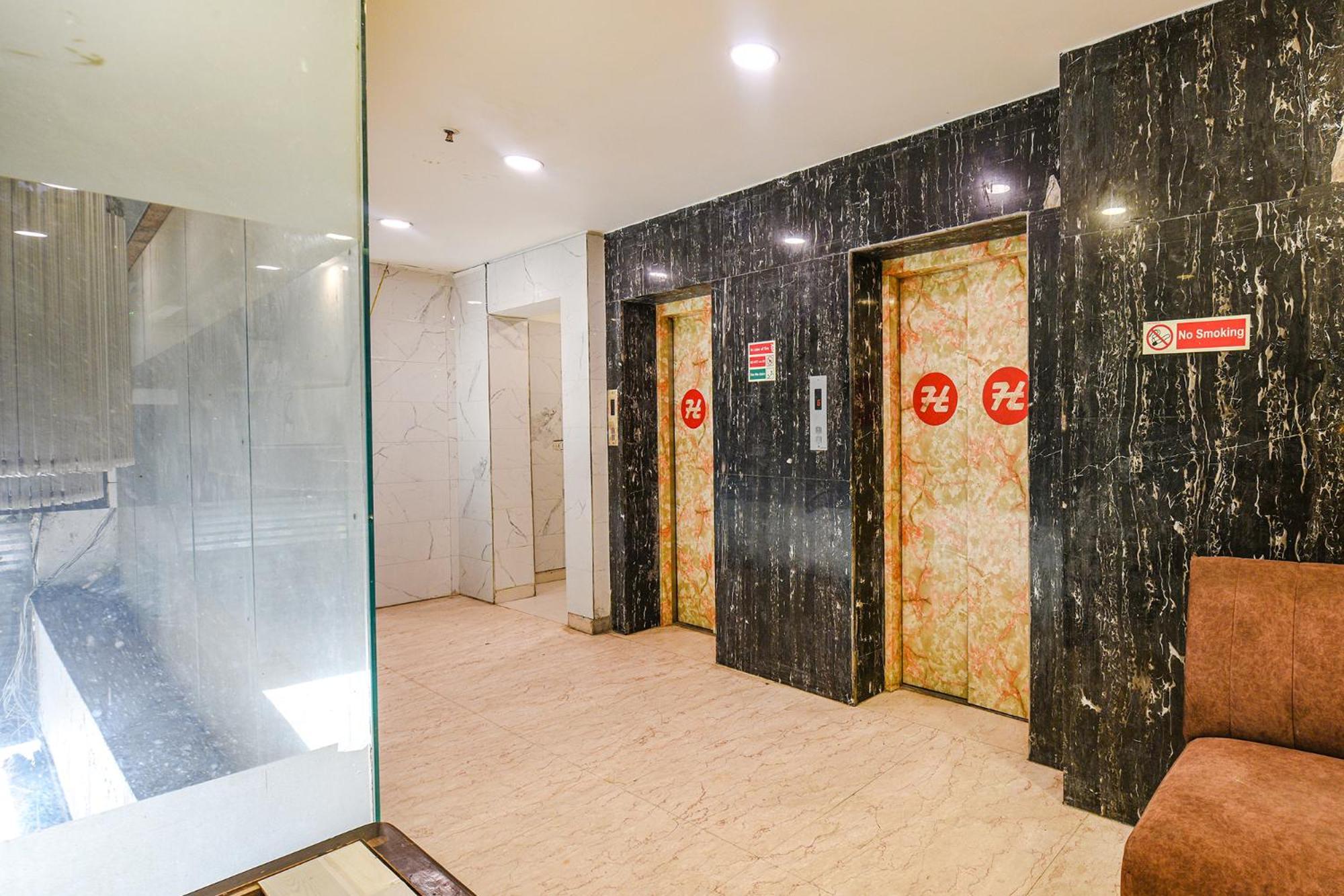 Hotel Fabexpress Seven Heaven Nuova Delhi Esterno foto