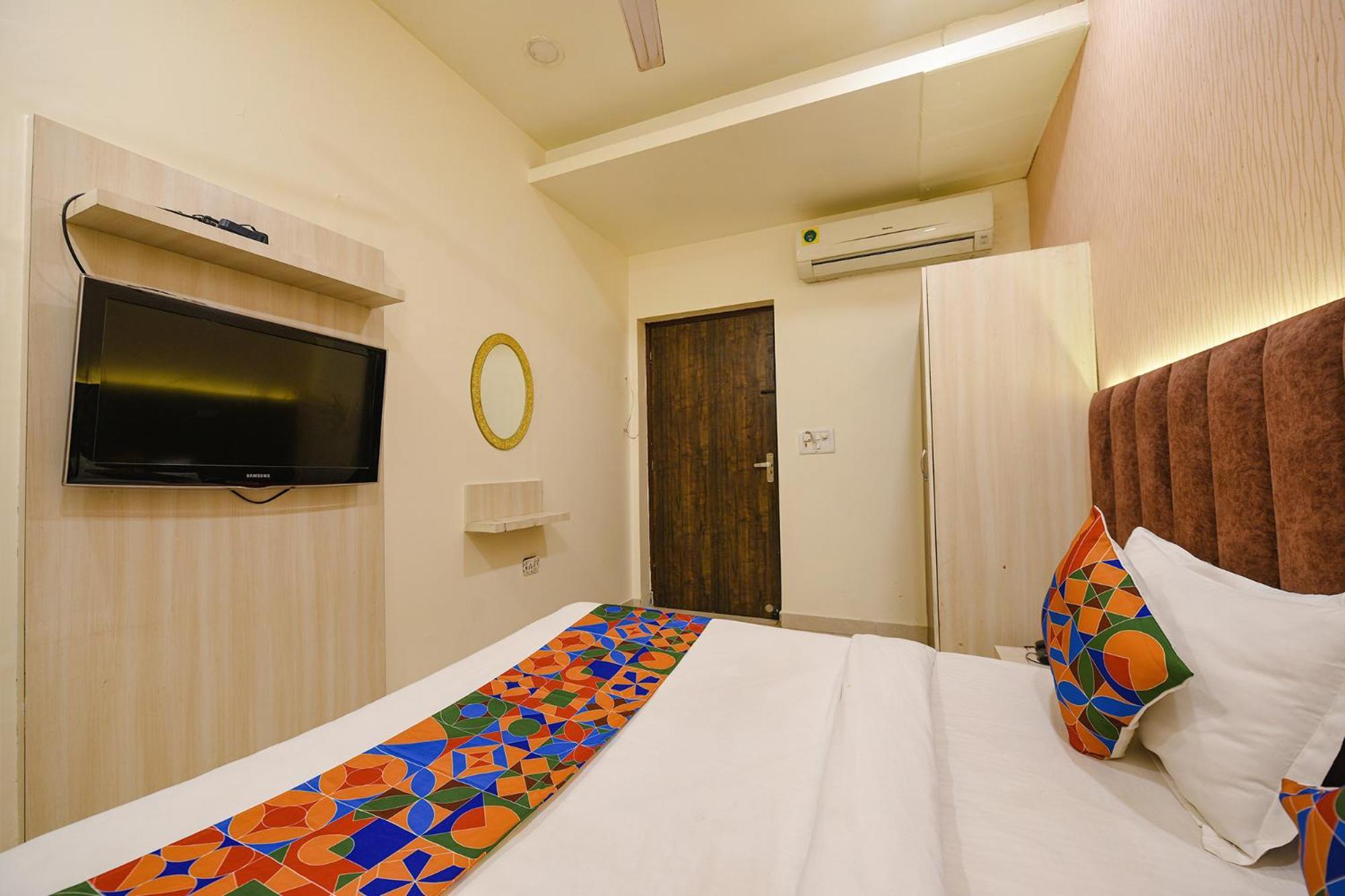 Hotel Fabexpress Seven Heaven Nuova Delhi Esterno foto