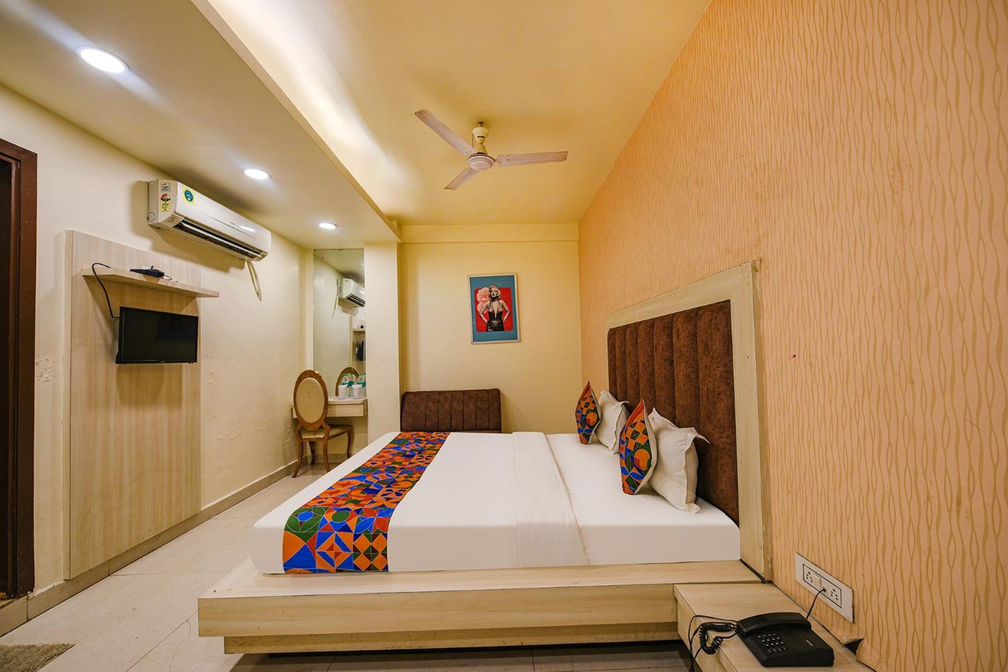 Hotel Fabexpress Seven Heaven Nuova Delhi Esterno foto