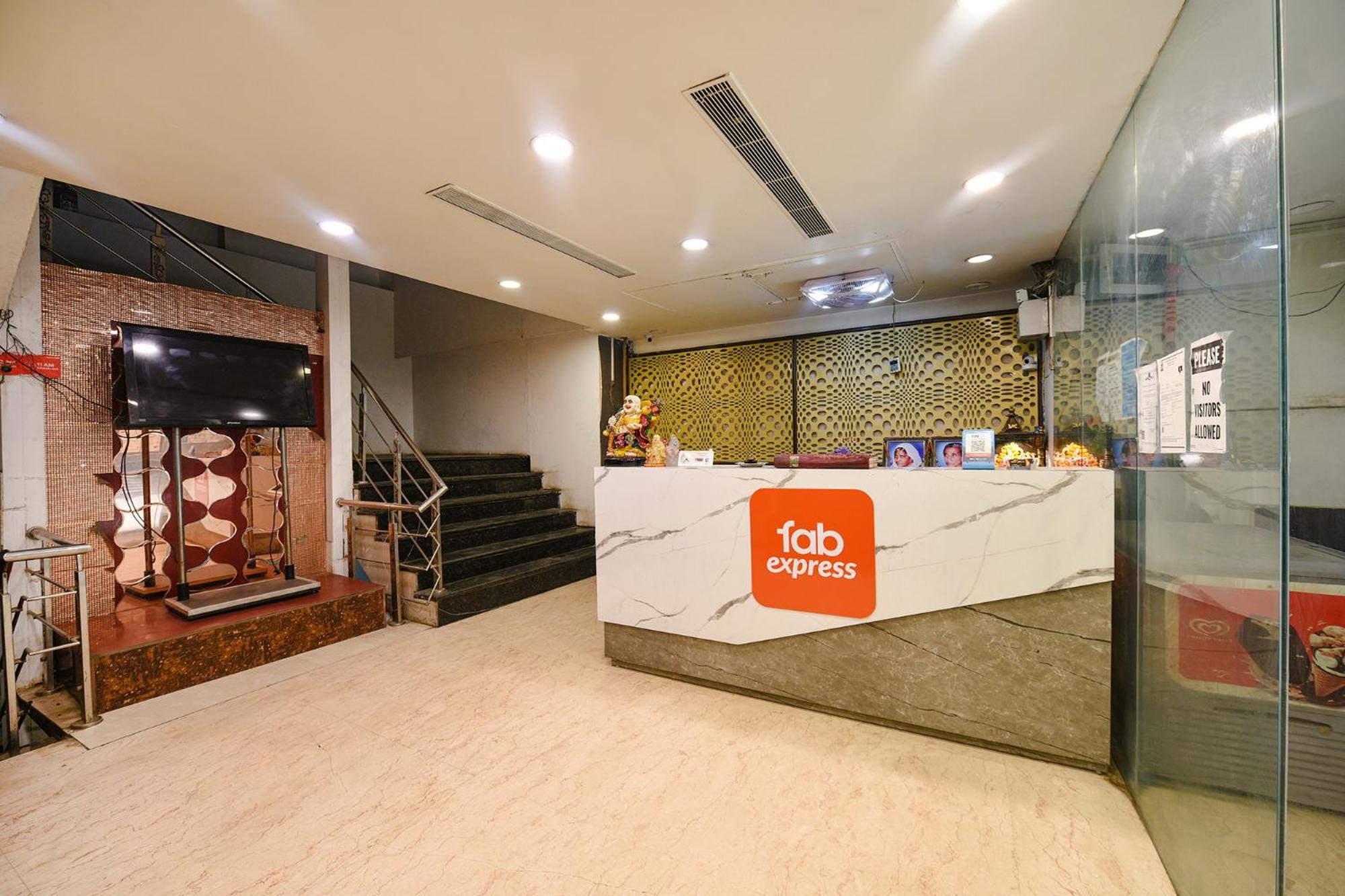 Hotel Fabexpress Seven Heaven Nuova Delhi Esterno foto
